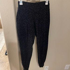 Lululemon sz8 like new align jogger black leopard print